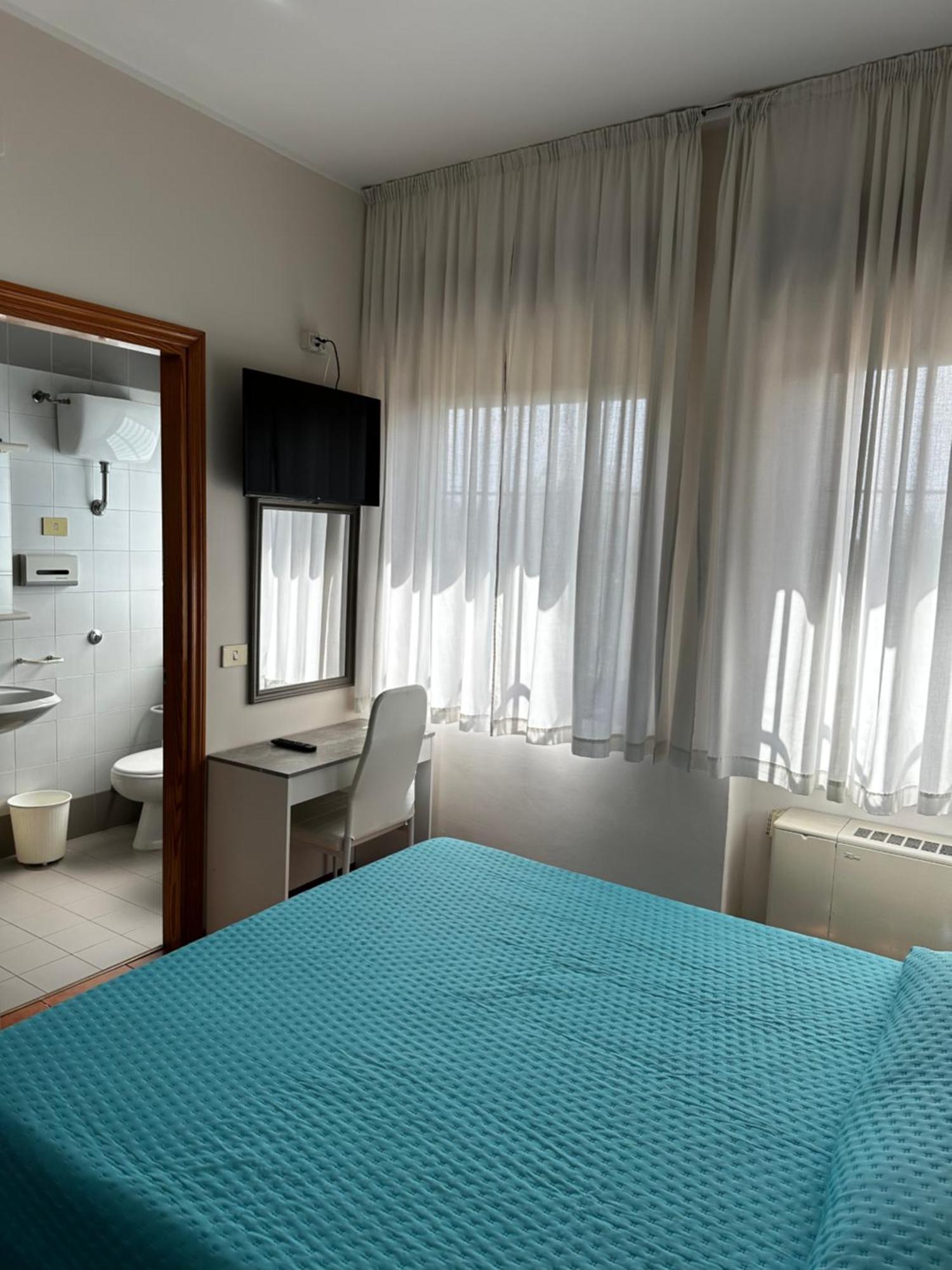 Oasi Santa Rosa Hotel Rome Exterior photo